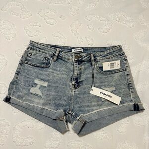 VIGOSS Marley Mid Rise Destructed
Tacked Cuff Short